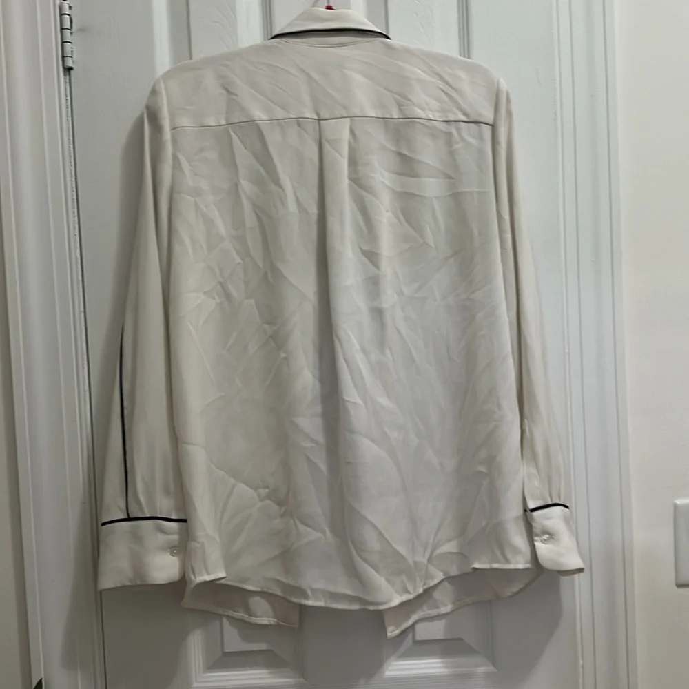 100% Poly Ann Taylor button down holiday blouse. Front bow - Picture 6 of 10